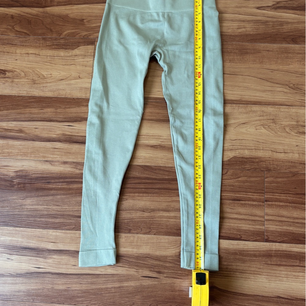 SET Active Sage Green Leggings + Bra - Picture 5 of 7
